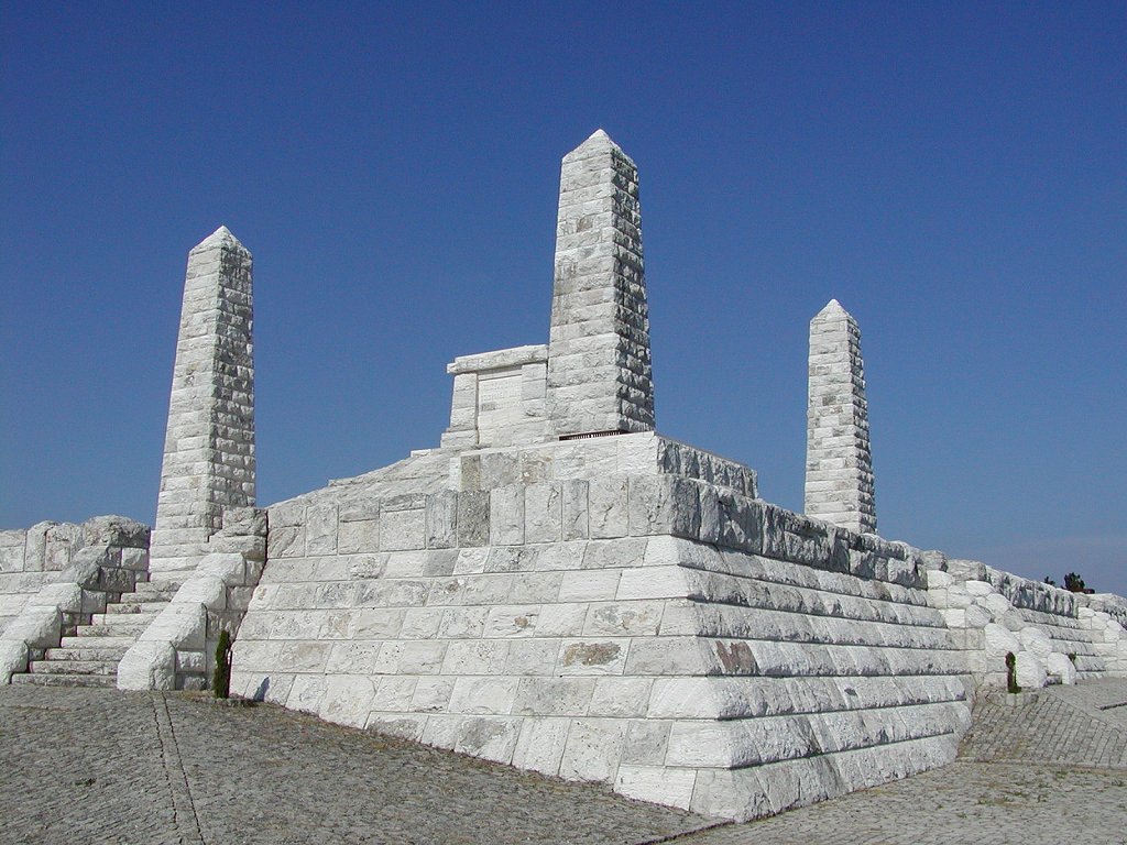 mohyla-milana-rastislava-2.jpg (165 KB)